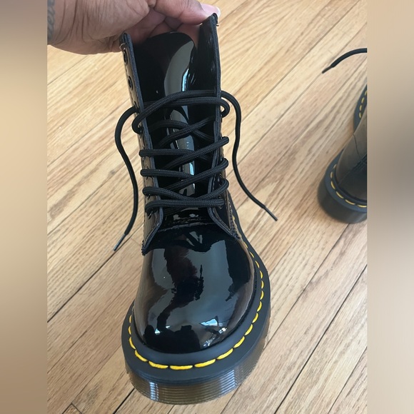 Women’s black size 5 women’s Dr Marten combat boots, never worn, NEW - Picture 2 of 5